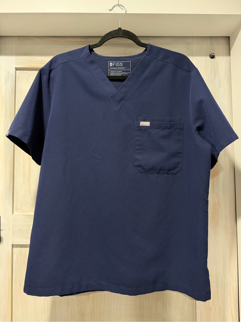 Figs Men’s Navy V-Neck Scrub Top